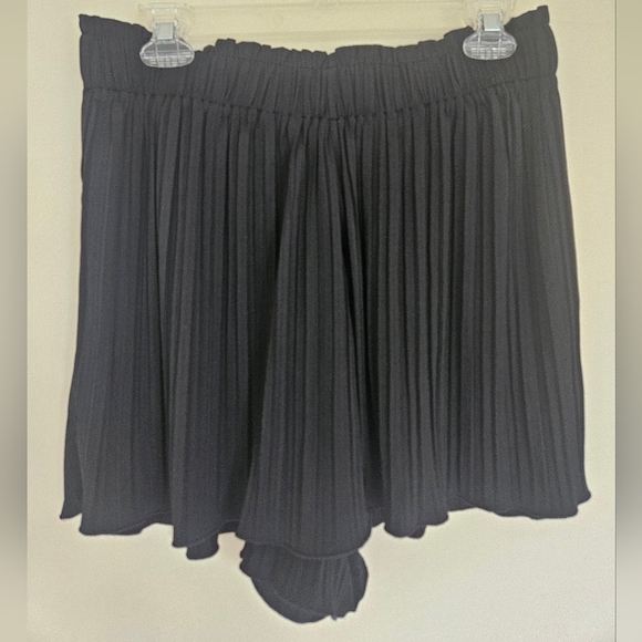 Loft Black High Rise Pleated Shorts - Picture 3 of 9